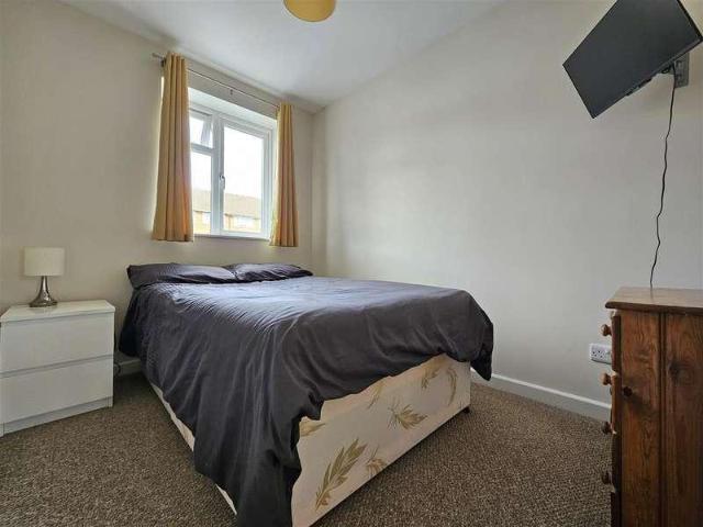 5 bed house for sale