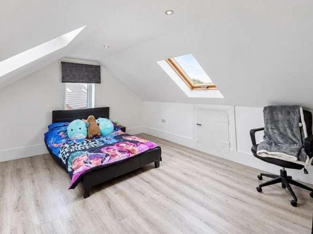 5 bed house for sale