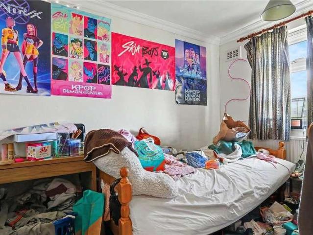 5 bed house for sale