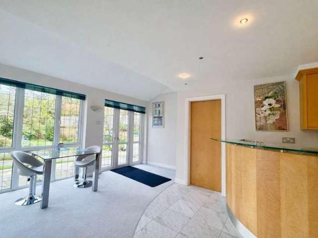 5 bed house for sale