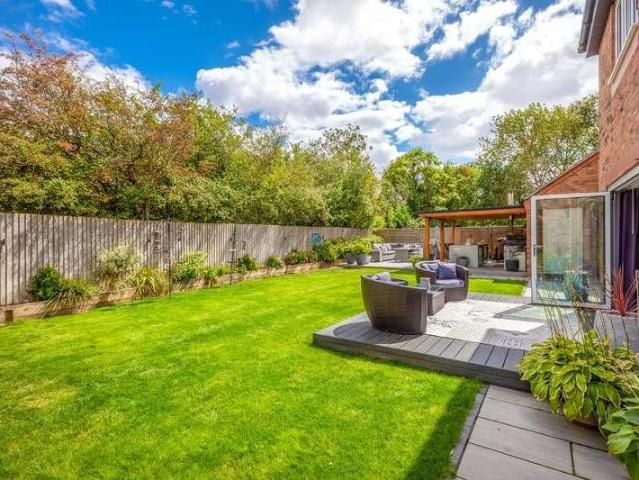 5 bed house for sale