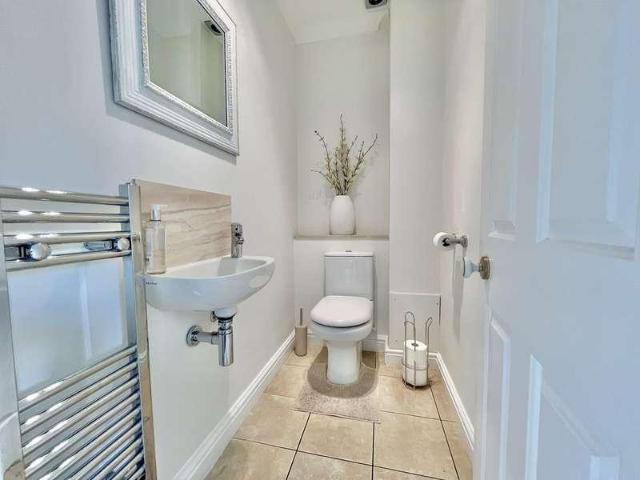 5 bed house for sale