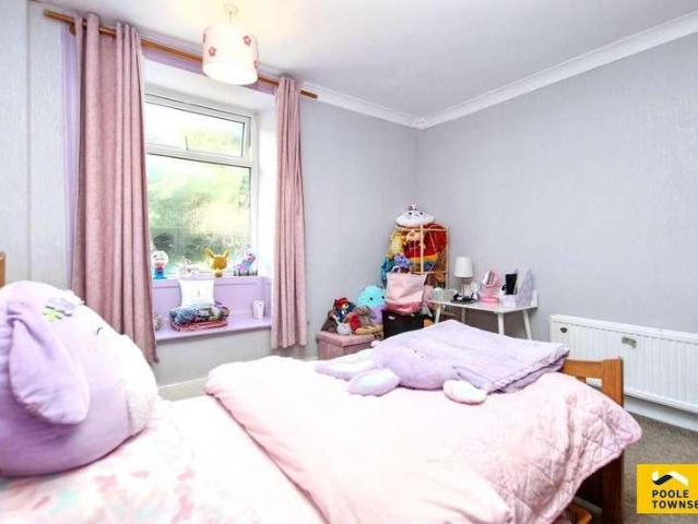5 bed house for sale
