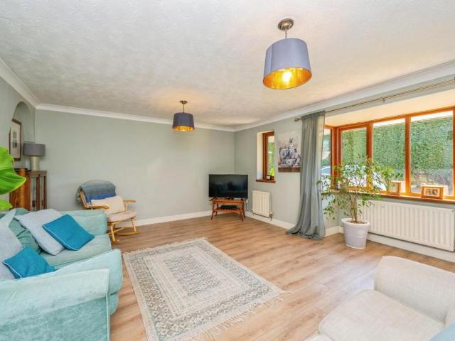 5 bed house for sale