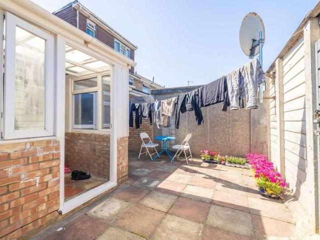 5 bed house for sale