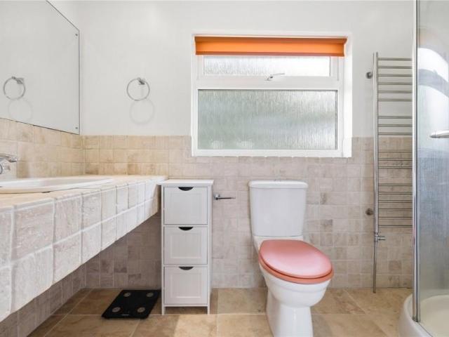5 bed house for sale
