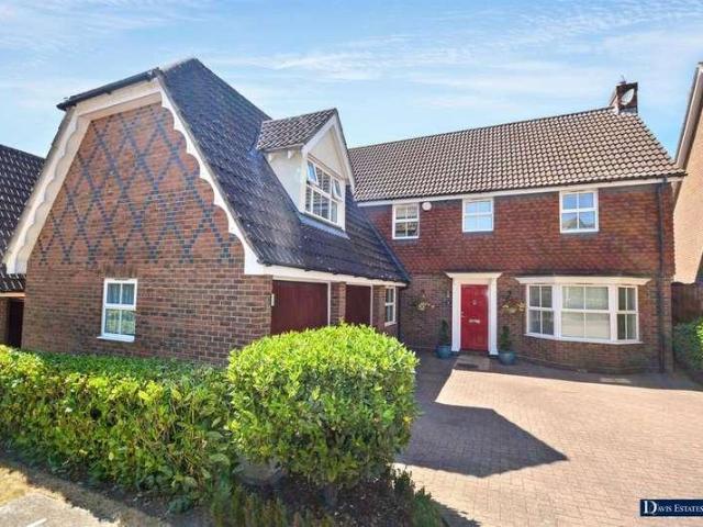 5 bed house for sale