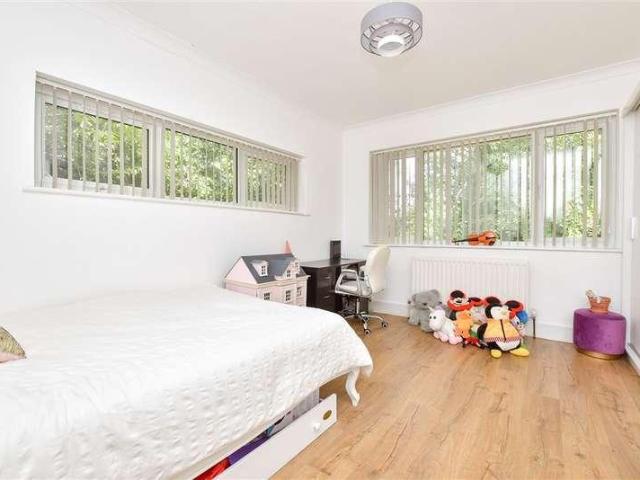 5 bed house for sale