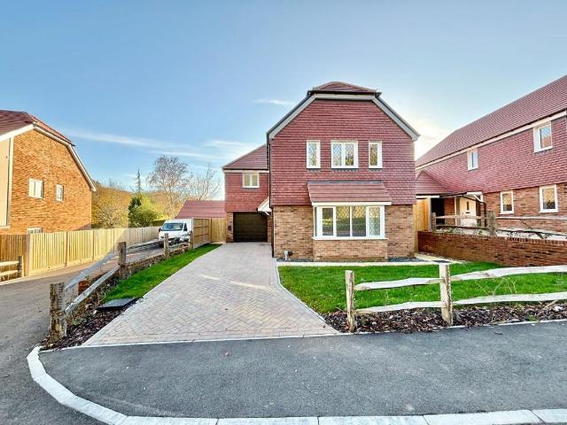 5 bed house for sale