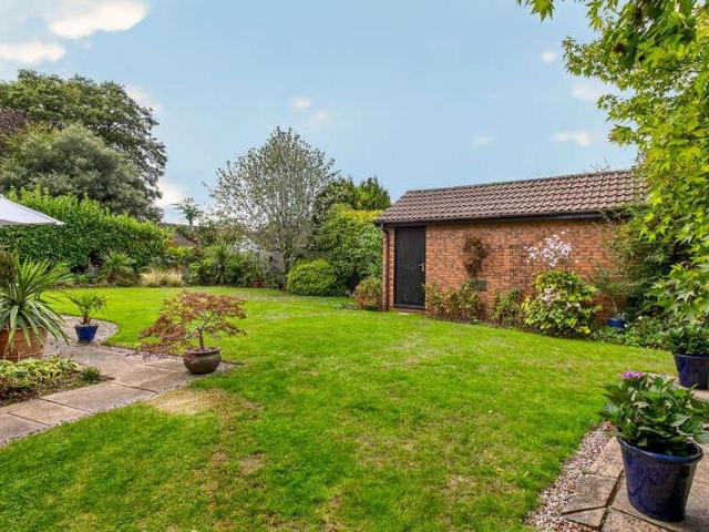 5 bed house for sale