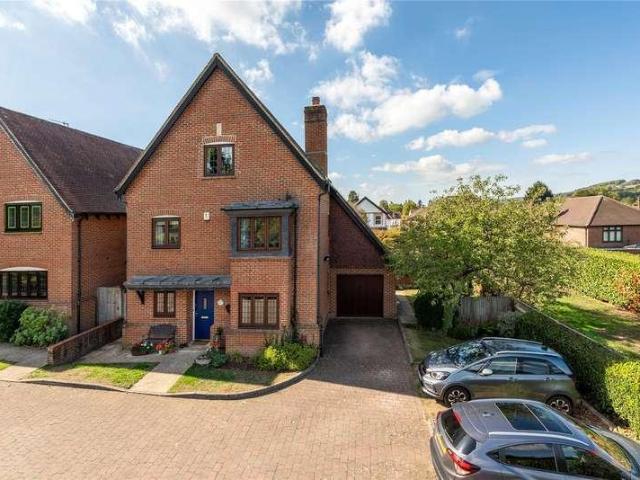 5 bed house for sale