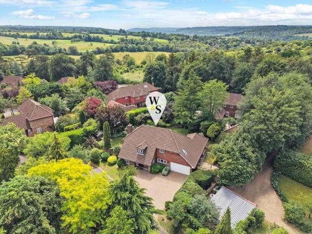 5 bed house for sale