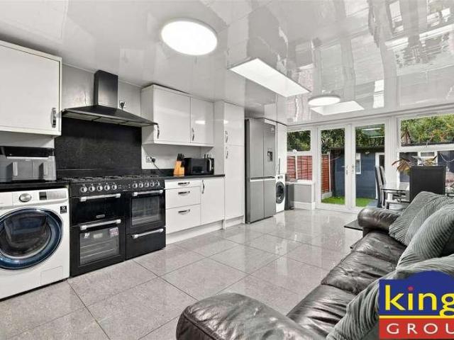 5 bed house for sale