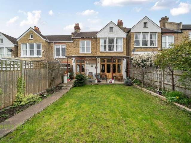 5 bed house for sale