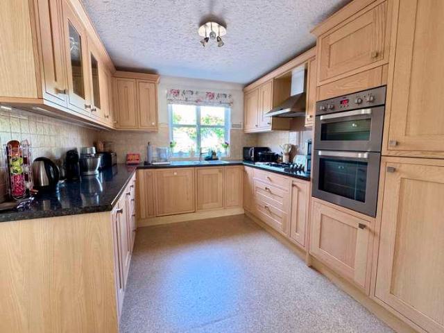 5 bed house for sale