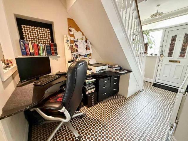 5 bed house for sale