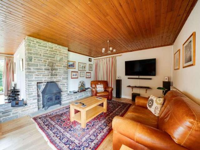 5 bed house for sale