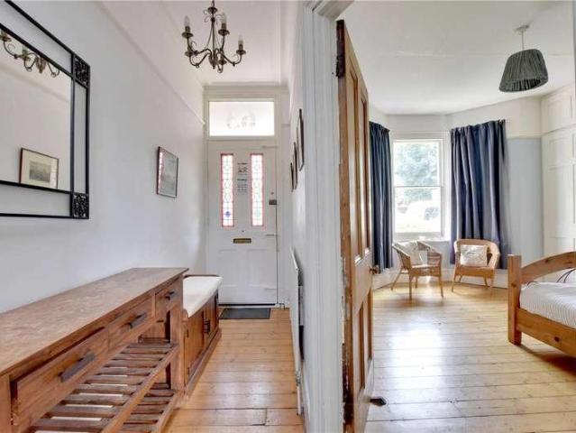 5 bed house for sale