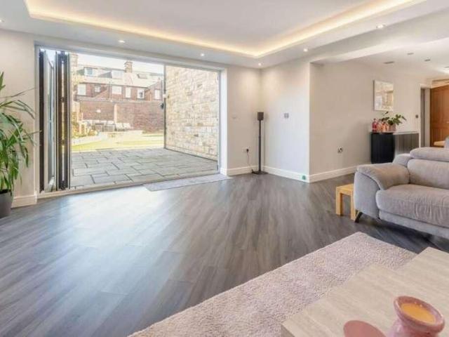 5 bed house for sale