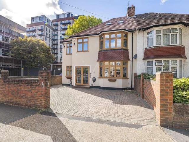 5 bed house for sale