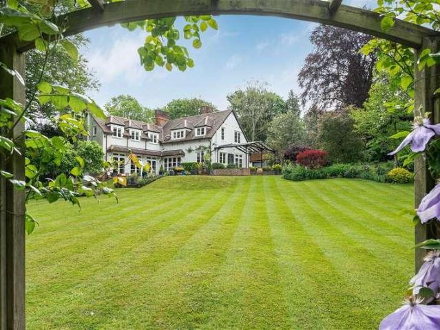 5 bed house for sale