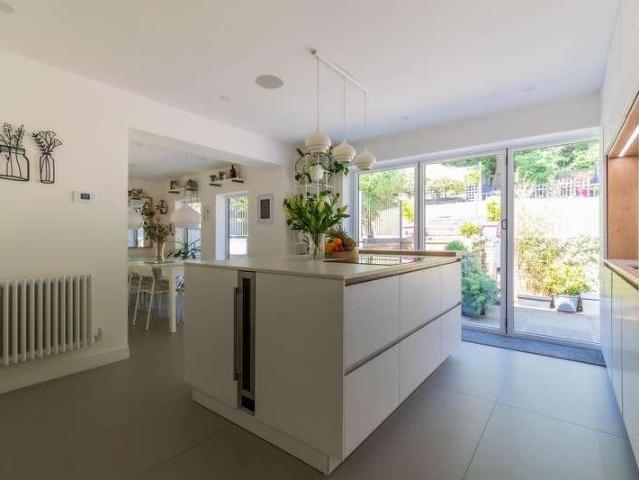 5 bed house for sale