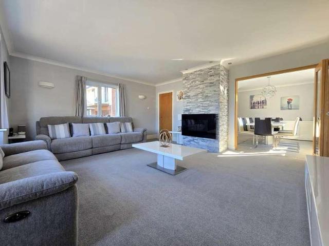 5 bed house for sale
