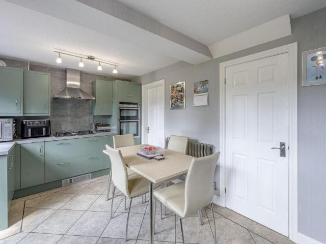 5 bed house for sale