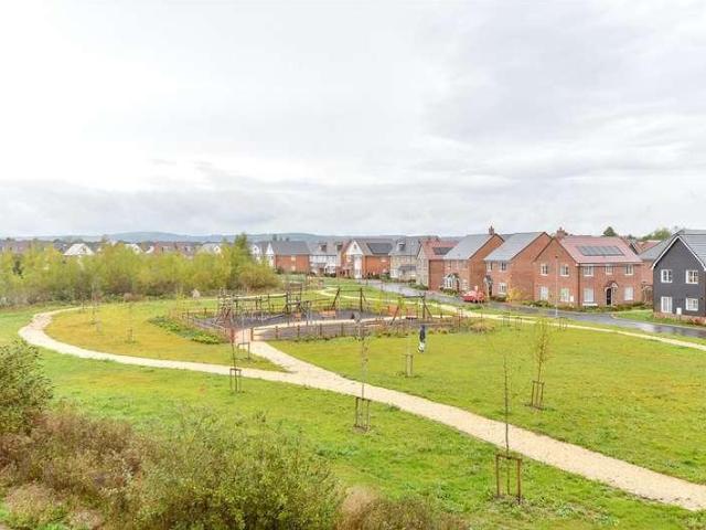 5 bed house for sale