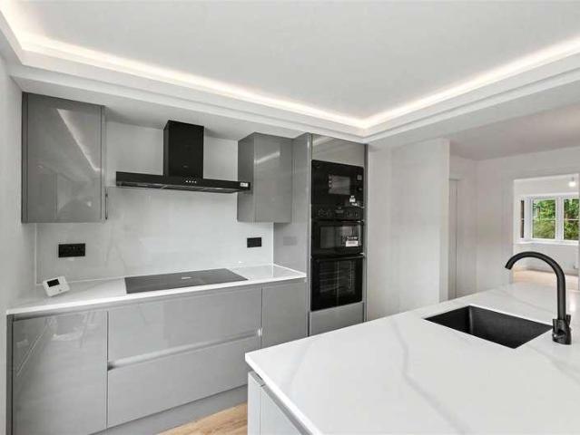 5 bed house for sale