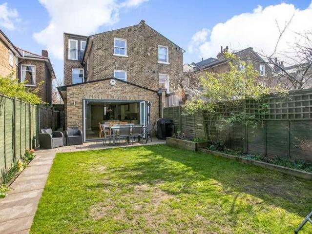 5 bed house for sale