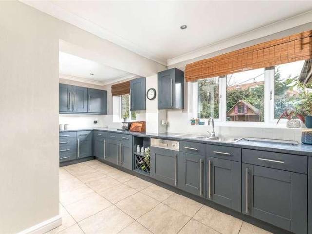 5 bed house for sale