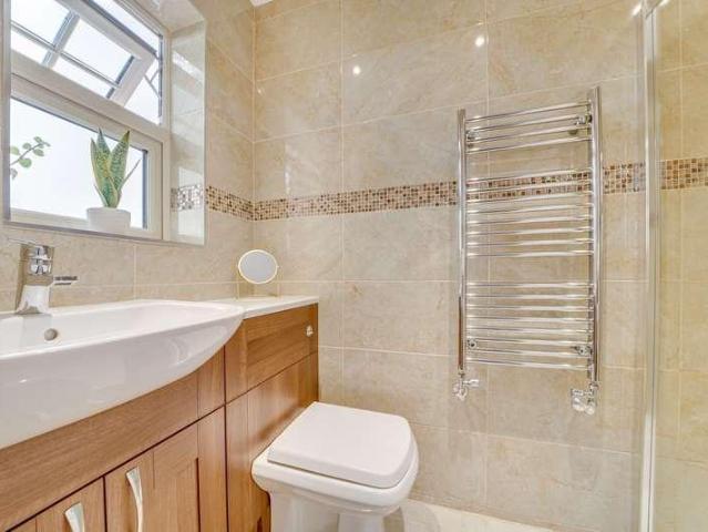 5 bed house for sale