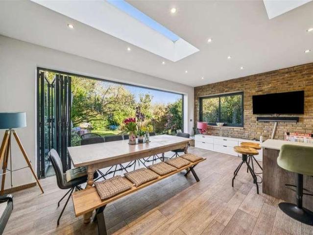 5 bed house for sale
