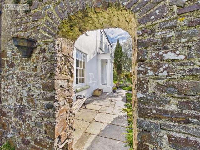 5 bed house for sale