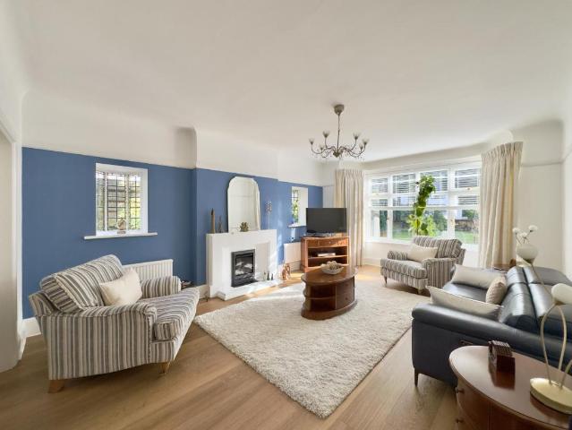 5 bed house for sale