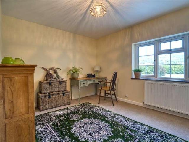 5 bed house for sale