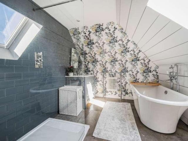 5 bed house for sale