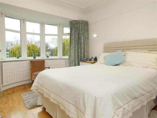 5 bed house for sale