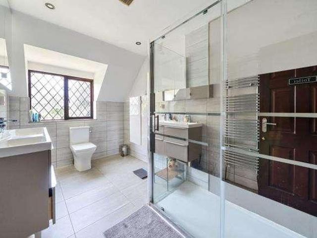 5 bed house for sale