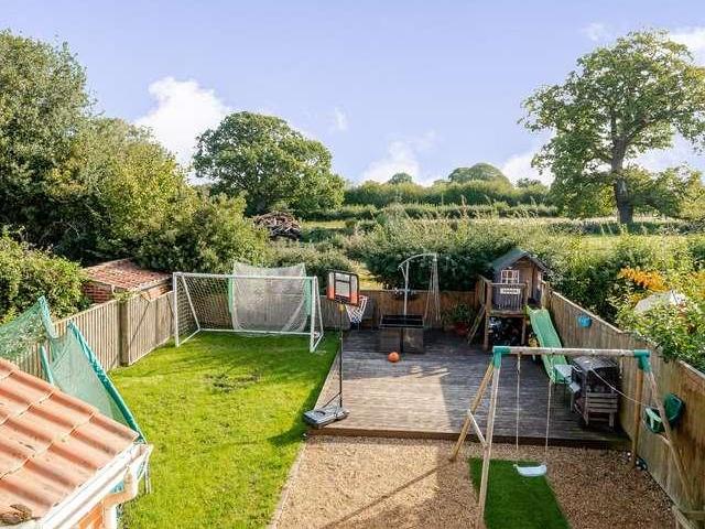5 bed house for sale