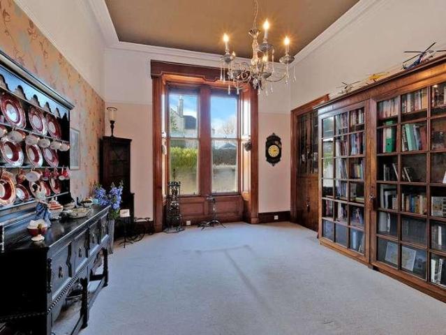 5 bed house for sale