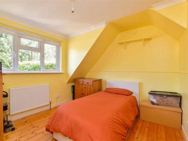 5 bed house for sale