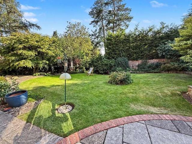 5 bed house for sale