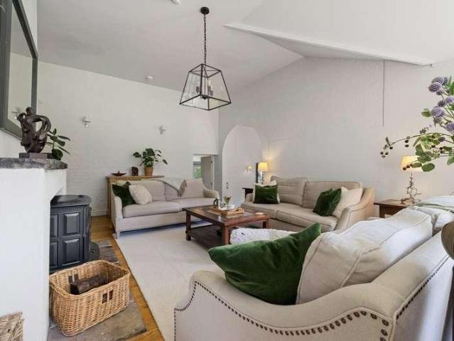 5 bed house for sale
