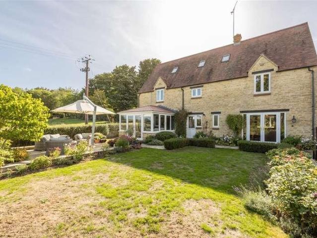 5 bed house for sale