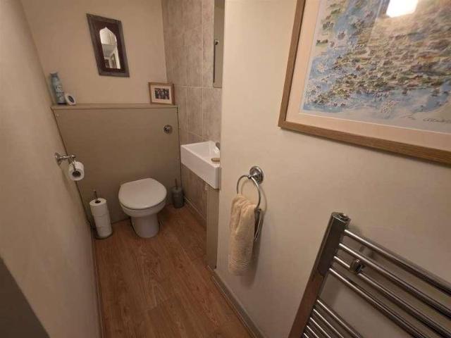 5 bed house for sale