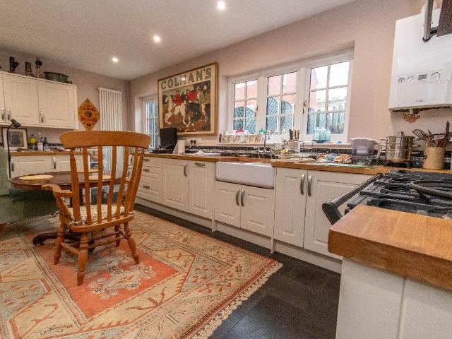 5 bed house for sale