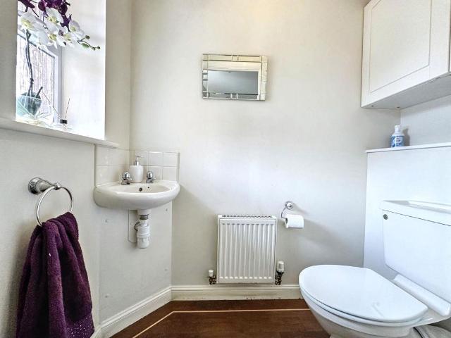 5 bed house for sale