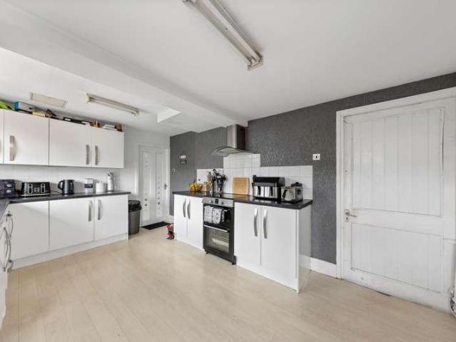 5 bed house for sale